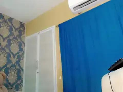 nicoledollts on StripChat