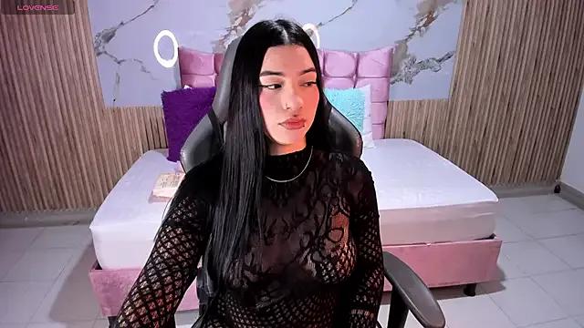 Nicolee19 on StripChat