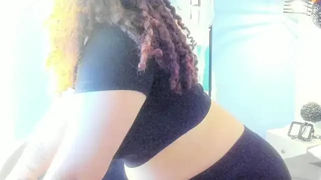 ninna_curly on StripChat