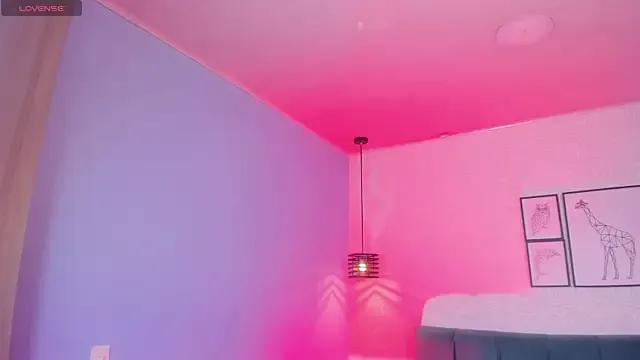 ninna_curly on StripChat