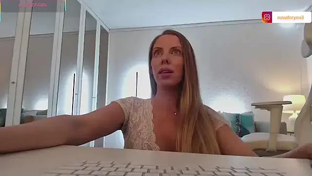 Nova-Lee on StripChat