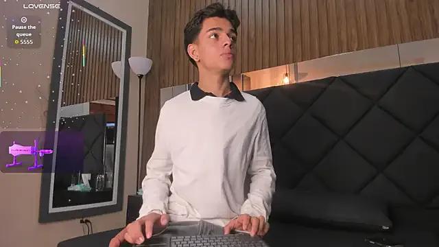 owen__johnson on StripChat