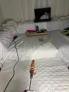 Ozge-SluttyScream69 on StripChat