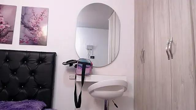 pinky_f00x on StripChat