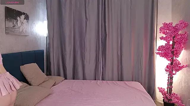 Pinky_poetry on StripChat