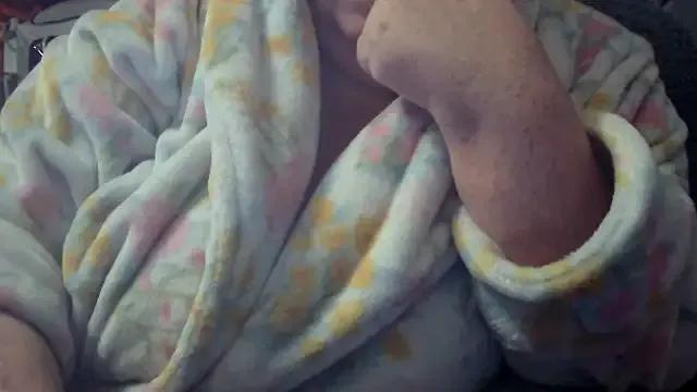 Playful_MILF_Demi — boob flash