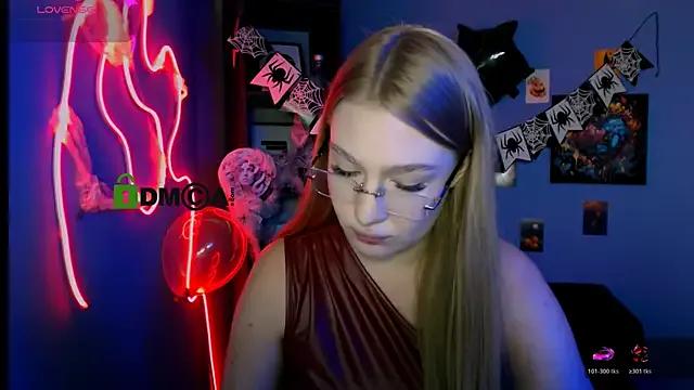 playful_sophie on StripChat