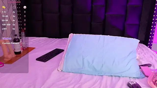 playfulcurvy on StripChat