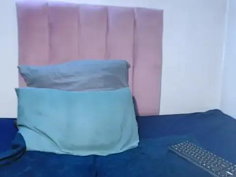 Pretty-001 — Squirt show