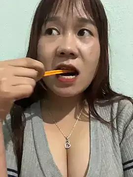 qinejr37 on StripChat