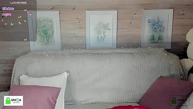 Queenymel on StripChat