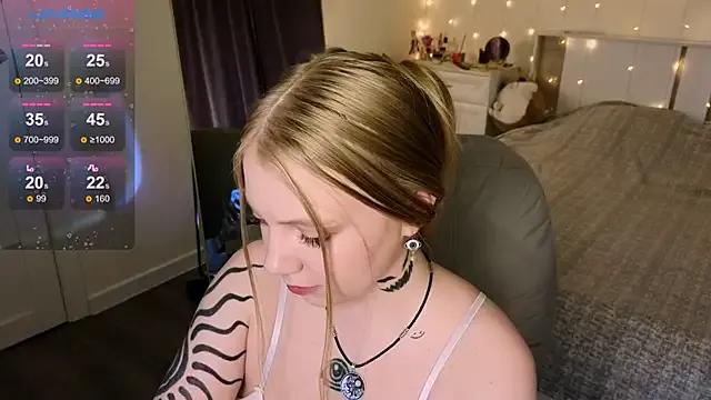 RebeccaAster on StripChat