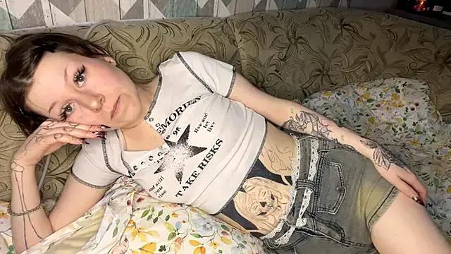 RebelKitsune on StripChat