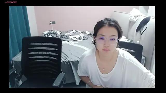 redrose520 on StripChat