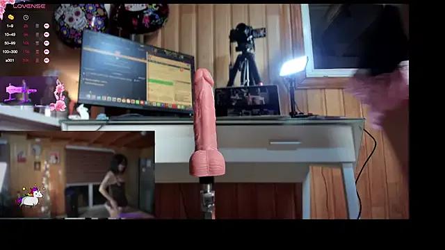 Reinacatchile on StripChat