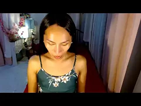 RomanticPearlTS on StripChat