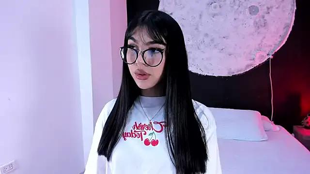 RoseCassie — Suck finger 