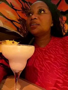 RoyalVibeXO on StripChat