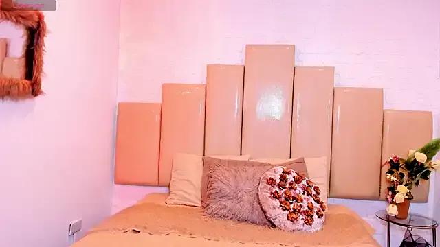 salem_rose on StripChat