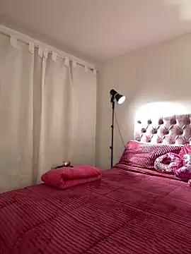 Samantha_e2 on StripChat