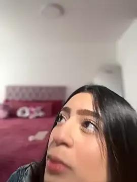 Samantha_e2 on StripChat