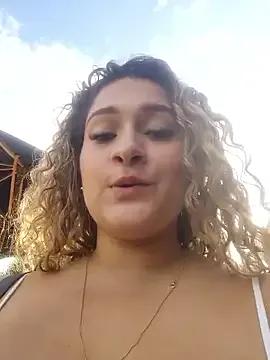 Sara_smiiith211 on StripChat