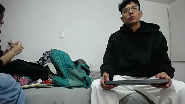 Sarabubbie on StripChat