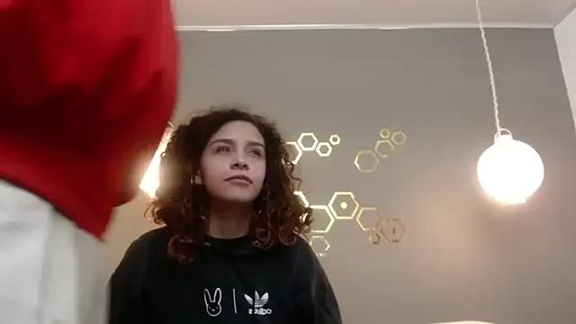 Sarabubbie on StripChat