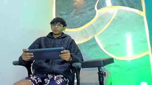 Sex_Boy_33_ on StripChat