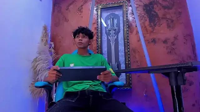 Sex_Boy_33_ on StripChat