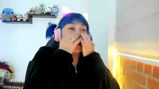 Shaddycute_ on StripChat