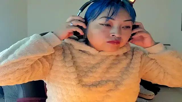 Shaddycute_ on StripChat