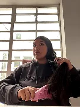 SharaRous on StripChat