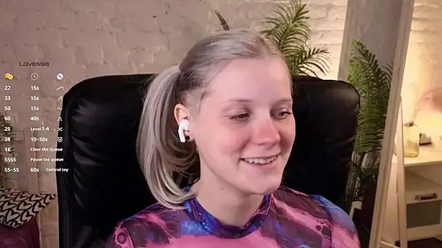 ShineJoan on StripChat