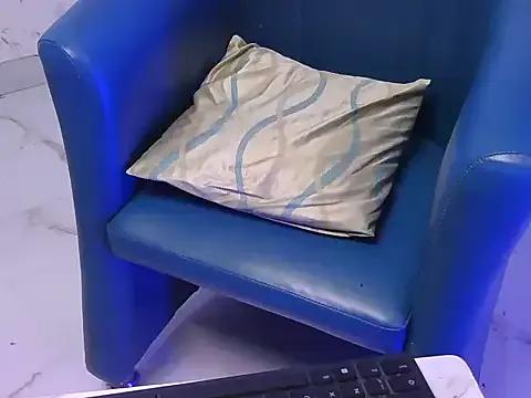 Shinykrisha on StripChat