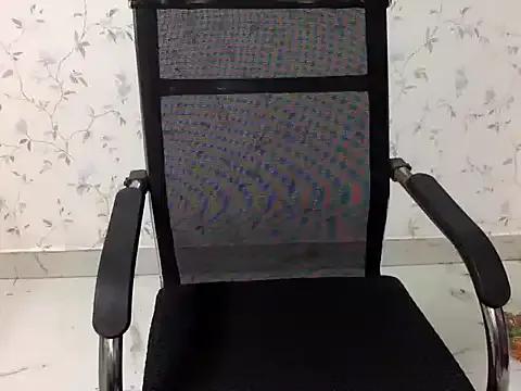 Shinykrisha on StripChat