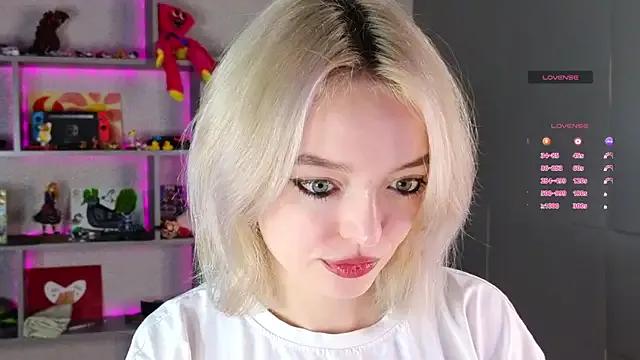 ShizukaBlanche on StripChat