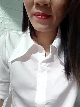 Singlemom69x on StripChat