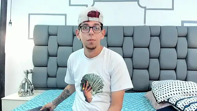 SkarletRuiz on StripChat