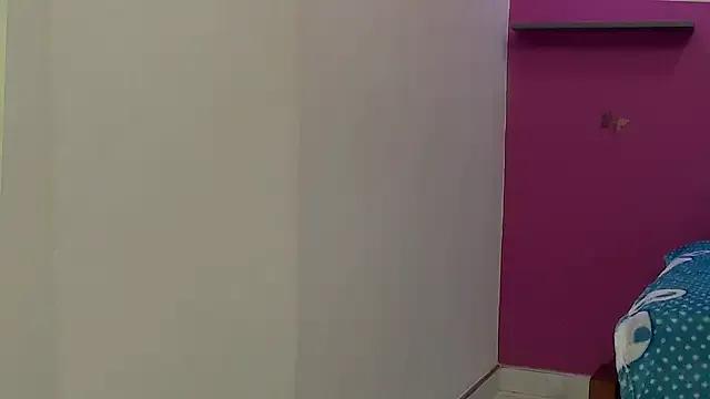 skinnybarbie022 on StripChat