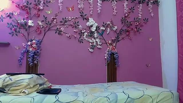 skinnybarbie022 on StripChat