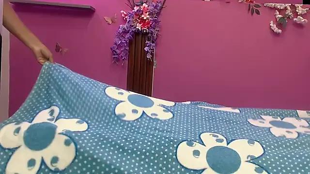 skinnybarbie022 on StripChat