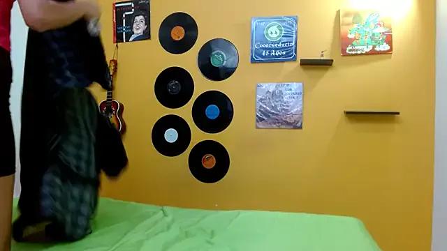 skinnyverus18 on StripChat