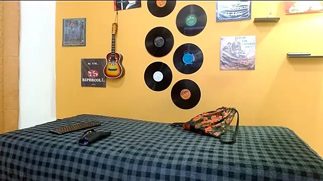 skinnyverus18 on StripChat