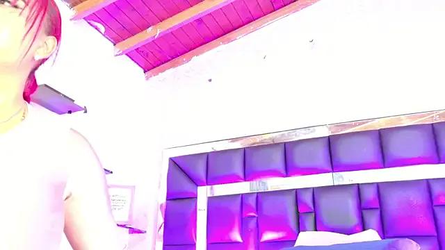 Sofia_martiin on StripChat