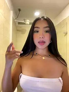 SOPHIACANDY19_ on StripChat
