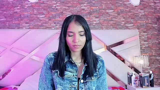 sophie_pariss on StripChat