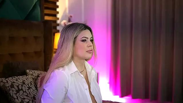 SophieBoobsX on StripChat