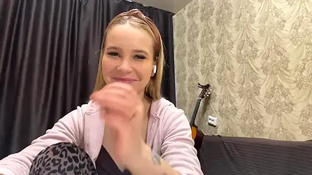 SophieLorein on StripChat