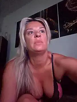 SpicyVicky on StripChat